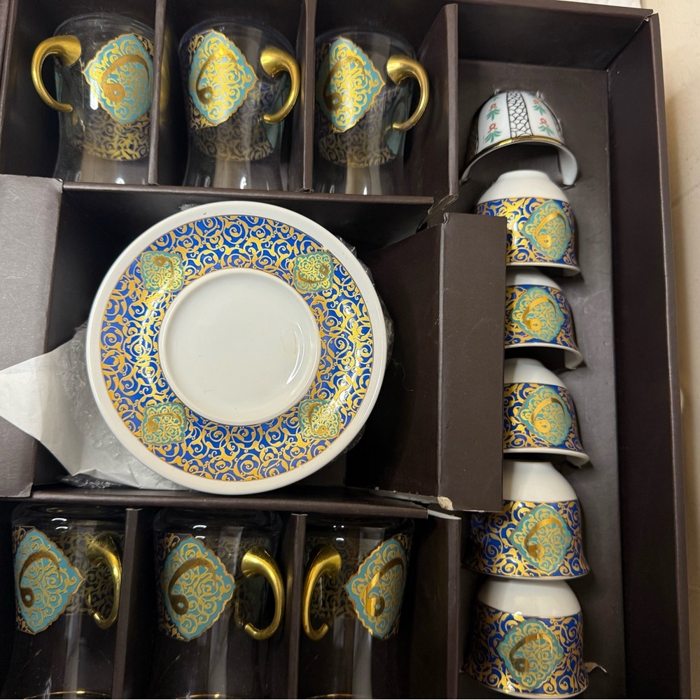 Nazli Kristal Elegant Gold and Blue 18 piece Tea Set